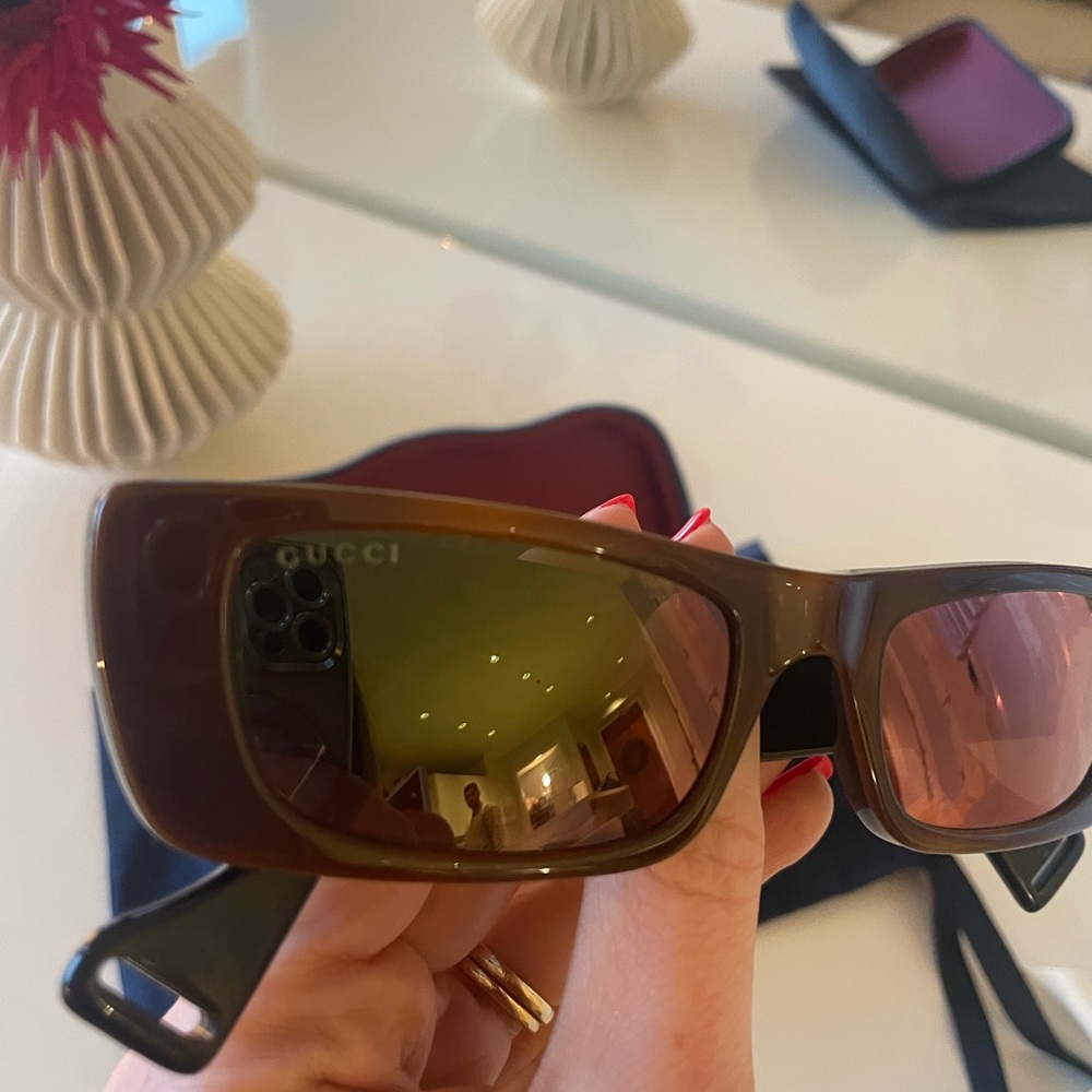 Gucci Black Rectangular Sunglasses for Women - Picture 11 of 11